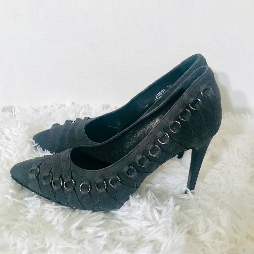H Williams Gray Grommet Suede Heel Pump Sz. 6